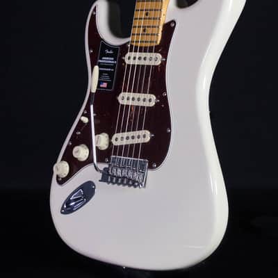 Fender American Professional II Stratocaster Left-Hand, Maple, Olympic White image 2