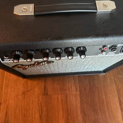 Fender Frontman 15G Series II 2-Channel 15-Watt 1x8" Guitar Practice Amp 2002 - 2010 - Black image 4