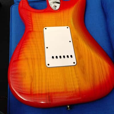 Fender Stratocaster with Maple Fretboard 1978 - 1981 - Sunburst image 3