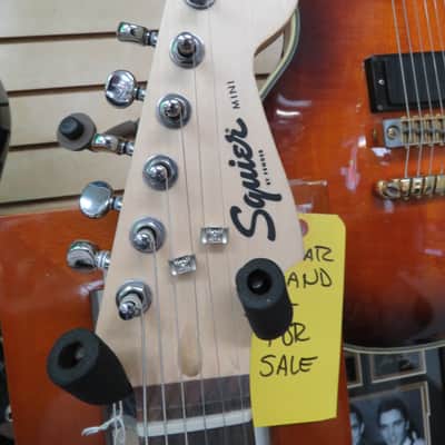 Squier Mini Stratocaster with Laurel Fretboard 2020 - Present - Shell Pink image 6