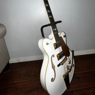 Gretsch G5422TG Electromatic Double Cutaway Hollow Body with Bigsby, Gold Hardware - Snow Crest White image 5