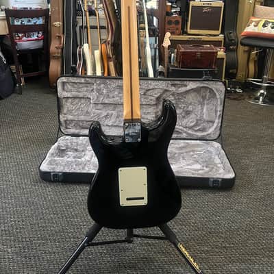 Fender Stratocaster 2017 - Black gloss image 14