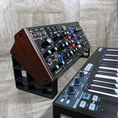 Low 40º Universal Stand for Behringer Desktop Modules & Moog 60HP 104HP Eurorack Cases - color BLACK - by KZcraftworks - USA