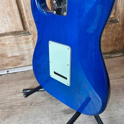 Fender Deluxe Players Stratocaster with Maple Fretboard 2019 - Sapphire Blue Transparent image 9