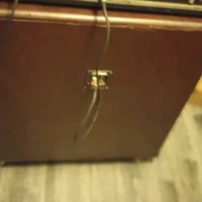 Speaker cabinet of unknown origin with Brown tolex imagen 3