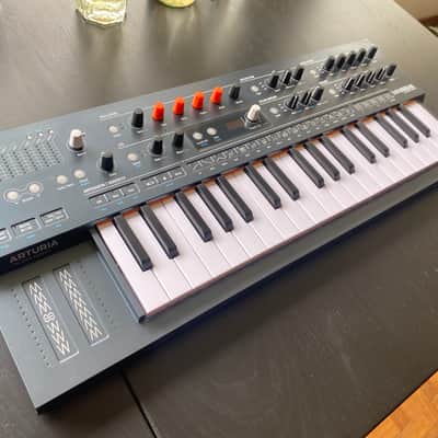 Arturia MiniFreak 37-Key 6-Voice Polyphonic Hybrid Synthesizer 2022 - Present - Black image 2