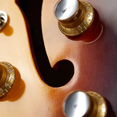 Gibson Custom 1961 ES-335 Reissue, Vintage Burst VOS | Demo image 7