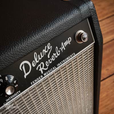 Fender Tone Master Deluxe Reverb 1x12" Guitar Combo Amp image 3