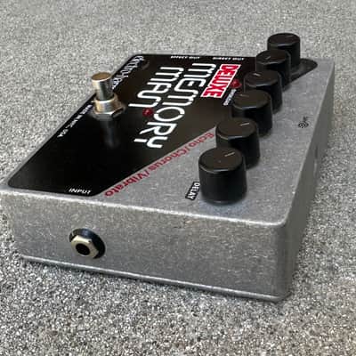 Electro-Harmonix Deluxe Memory Man Guitar Effects Pedal with EHX Power Supply image 4