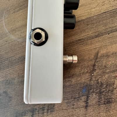 Electro-Harmonix Nano Big Muff Pi Distortion / Sustainer 2013 - Present - White / Black / Red image 3
