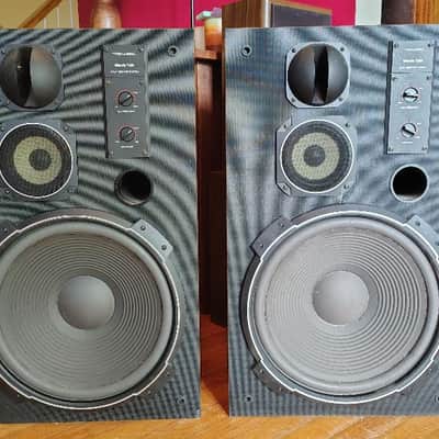 Realistic Mach 2 speakers in excellent condition - 1980's image 1