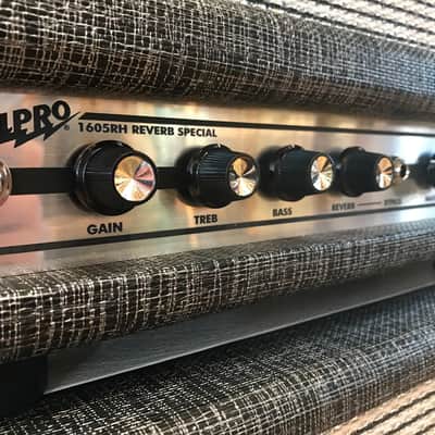 Supro 1605RH Reverb Special Head and 1790 Black Magick Extension Cabinet Stack image 11