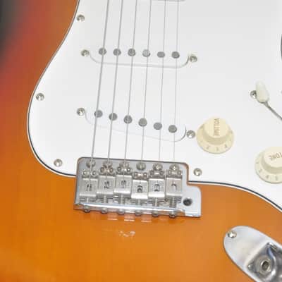 Fender Japan ST62(3TS)'62 StratocasterElectric Guitar Ref. No 7315 image 5