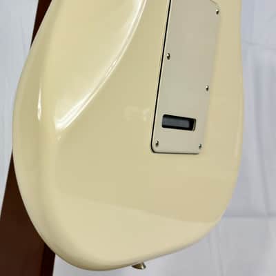Fender Stratocaster Left Handed MIM Mexico 2011 - Cream image 14