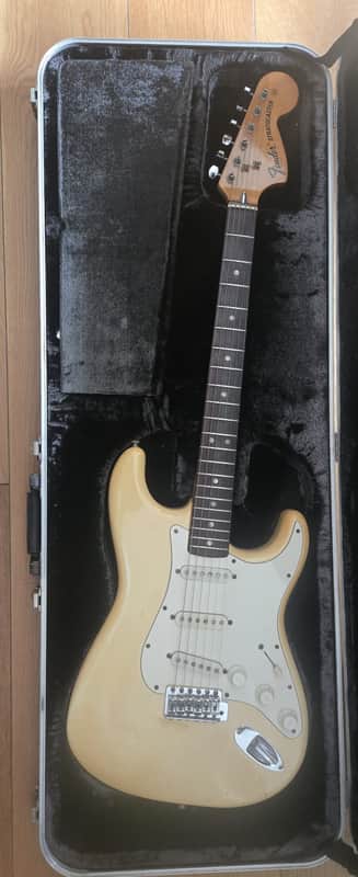 Fender Stratocaster with 3-Bolt Neck, Maple Fretboard 1971 - 1977 - Olympic White
