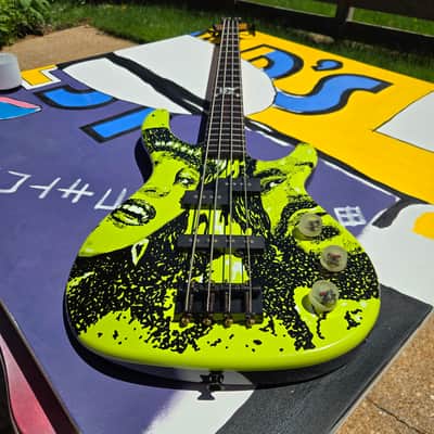 Squier MB-4 Modern Bass 2002 - 2010 - Skull and Crossbones image 2