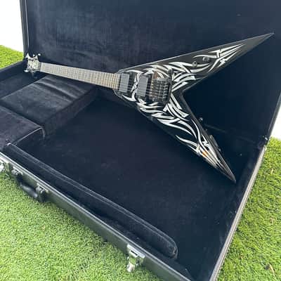 B.C. Rich Kerry King Signature KKV Tribal Flying V 2000er - Black image 4