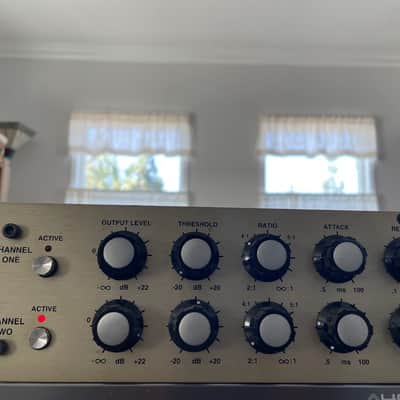 Bellari RP583 Studio Dual Tube Compressor/Limiter image 3
