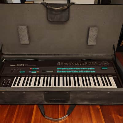 Yamaha DX7 Programmable Algorithm Synthesizer 1985 - Black