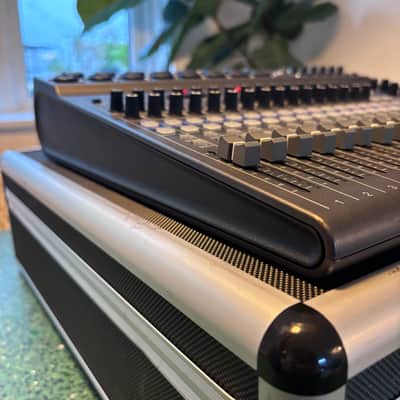 Zoom LiveTrak L-20 Digital Mixer with Case & Extras image 3