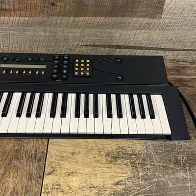 Yamaha YS200 FM 61 Key Synthesizer 1988 W/fitted gig bag - Black image 3