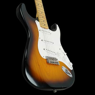 Fender 60th Anniversary 2014 1954 Avri Stratocaster Sunburst MN image 2