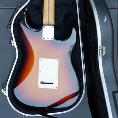 2001 Fender American Stratocaster Left-Handed with Rosewood Fretboard 3-Color Sunburst image 8