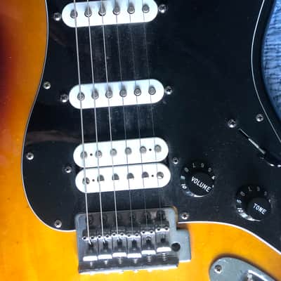 Immagine Fender Stratocaster Standard 2006 - Sunburst - 6