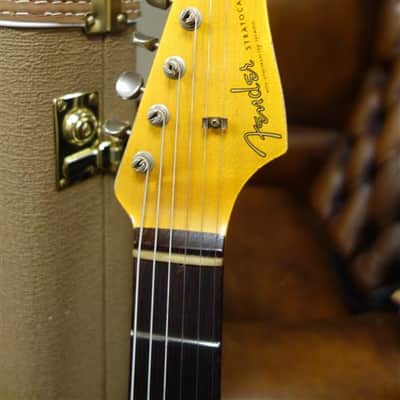 Fender '61 Strat Heavy Relic - Aged Vintage White over 3-Color Sunburst image 3