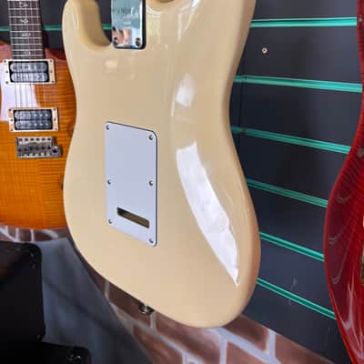 Fender Standard Stratocaster 2001 Electric Guitar image 17
