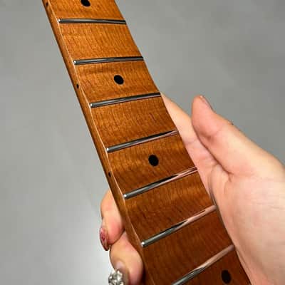 Round stainless steel 22 frets Roasted flame Maple guitar neck scalloped neck fingerboard 25.5inch hole 10mm Radius: 9.5 inches. image 2