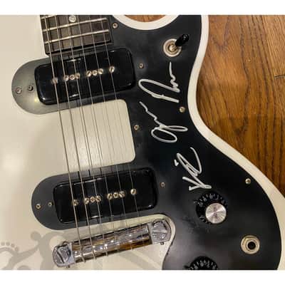 GIBSON Jonas Brothers Signature Melody Maker (signed) 2010 image 3