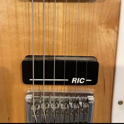 1993 Rickenbacker 220 - Mapleglo image 5