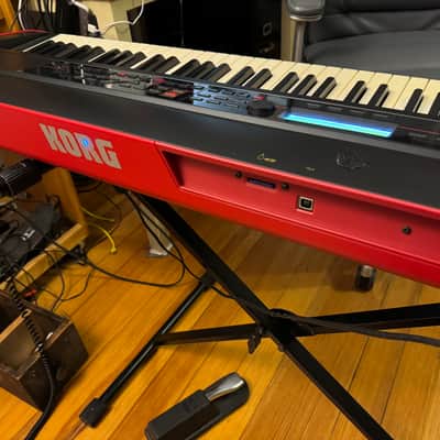 Korg KROSS 88-Key Digital Synthesizer Workstation 2010s - Black image 1