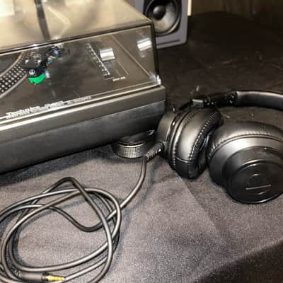 Audio-Technica ATH-M60x Professional On-Ear Monitor Headphones 2018 - Black image 3