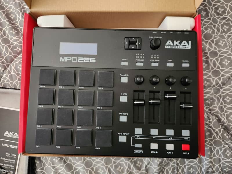 Akai Professional MPD226 - NIB- Black image 1