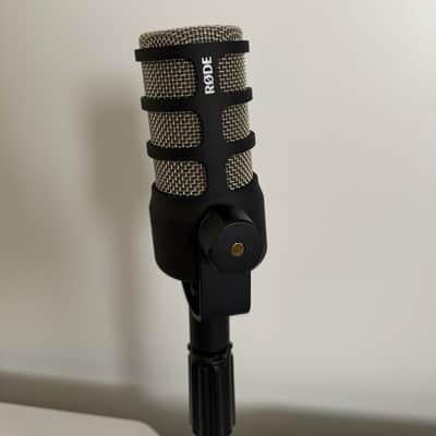 RODE PodMic Cardioid Dynamic Podcasting Microphone 2019 - Present - Black image 2