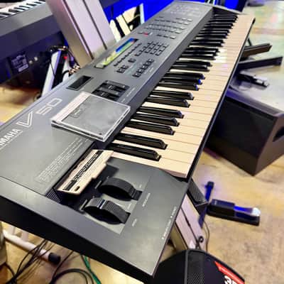 Yamaha Vintage V50 Synthesizer LIKE NEW image 2