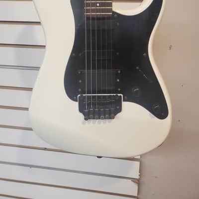 Fernandes The Function image 3