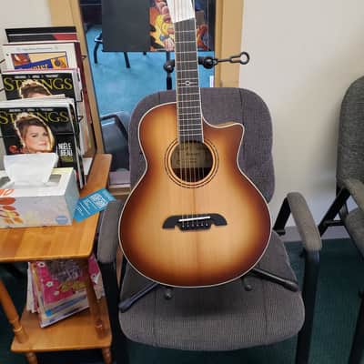 Alvarez Artist Little Jumbo Travel Electric/Acoustic Sunburst Spruce image 1