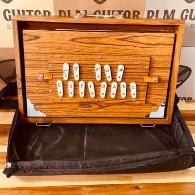 Shruti Box Pump Organ image 1
