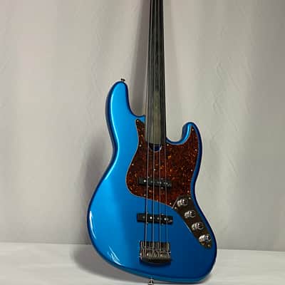 Roscoe Classic JJ 4 String FRETLESS Bass Lake Placid Blue image 1