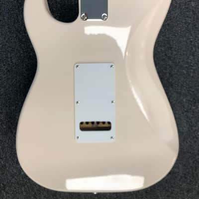 G&L Tribute Series Legacy - White Gloss with Maple Fretboard image 4