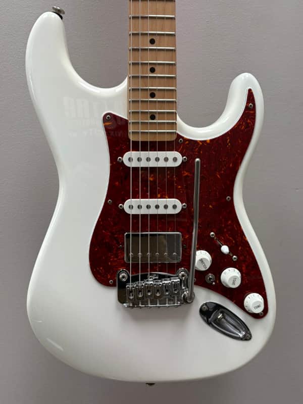 G&L Legacy HSS 2018 - Alpine White **6.65 lbs** image 1