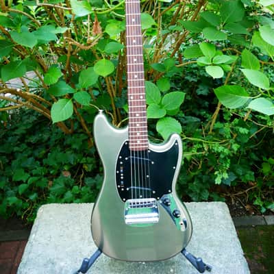 Fender Mustang – Atomic Silver – Matching Body, Neck & Headstock – CIJ - Rubber Bridge - VIDEO image 2