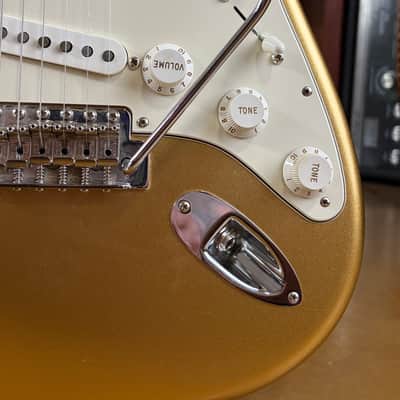 2018 Fender Limited Edition American Special Stratocaster – Aztec Gold Matching Headstock • HSC • COA image 3