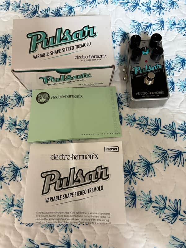 Electro-Harmonix Stereo Pulsar Analog Tremolo 2007 - Present - Blue