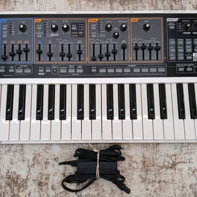 Roland SH-01 GAIA 37-Key Digital Synthesizer - White