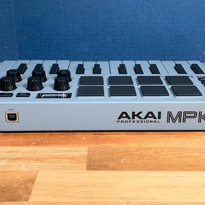 Akai MPK Mini MKIII 25-Key MIDI Controller - Special Edition Grey image 5