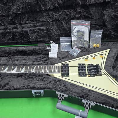 Jackson Pro Series RR3 Rhoads - Ivory with Black Pinstripes Tested image 2